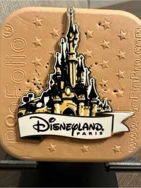 Disneyland Resort Paris - Castle - Pièces Jaunes Gold Black Pin